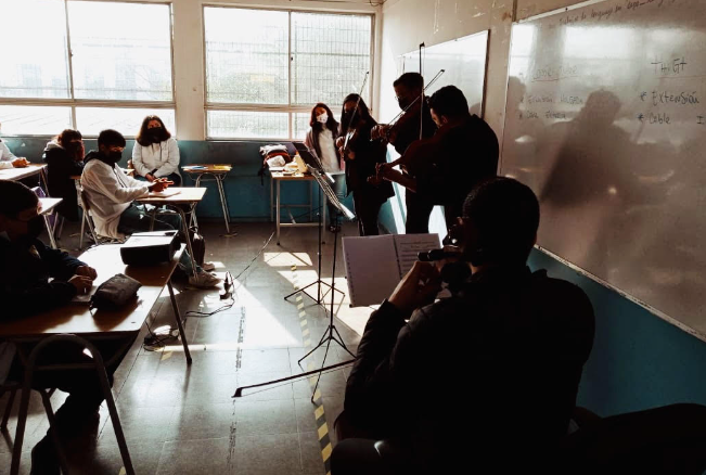 La Fundación de Orquestas Juveniles e Infantiles visitó el Liceo Industrial Bicentenario Benjamín Dávila Larraín para incentivar a los estudiantes a formar parte de este importante proyecto