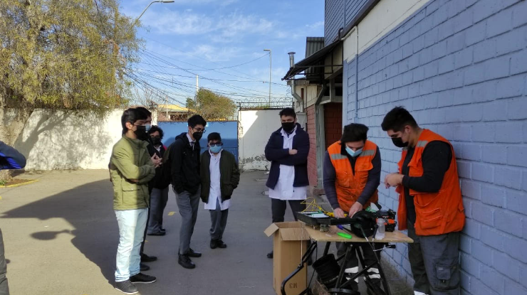 Empresa DIIT Chile realiza demostración de trabajos de fibra óptica para estudiantes del Liceo Bicentenario Industrial de Electrotecnia Ramón Barros Luco