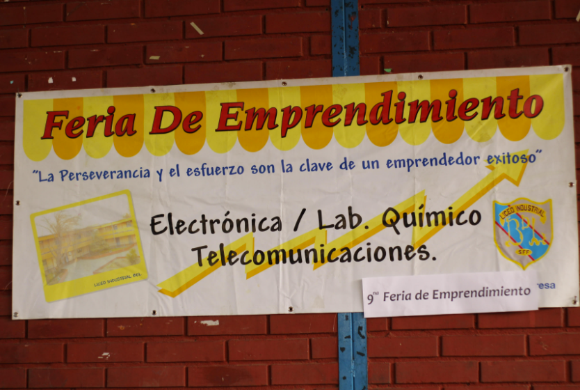 Estudiantes de cuarto medio del Liceo Industrial Bicentenario Benjamín Dávila Larraín realizaron Feria de Emprendimiento para toda la comunidad educativa