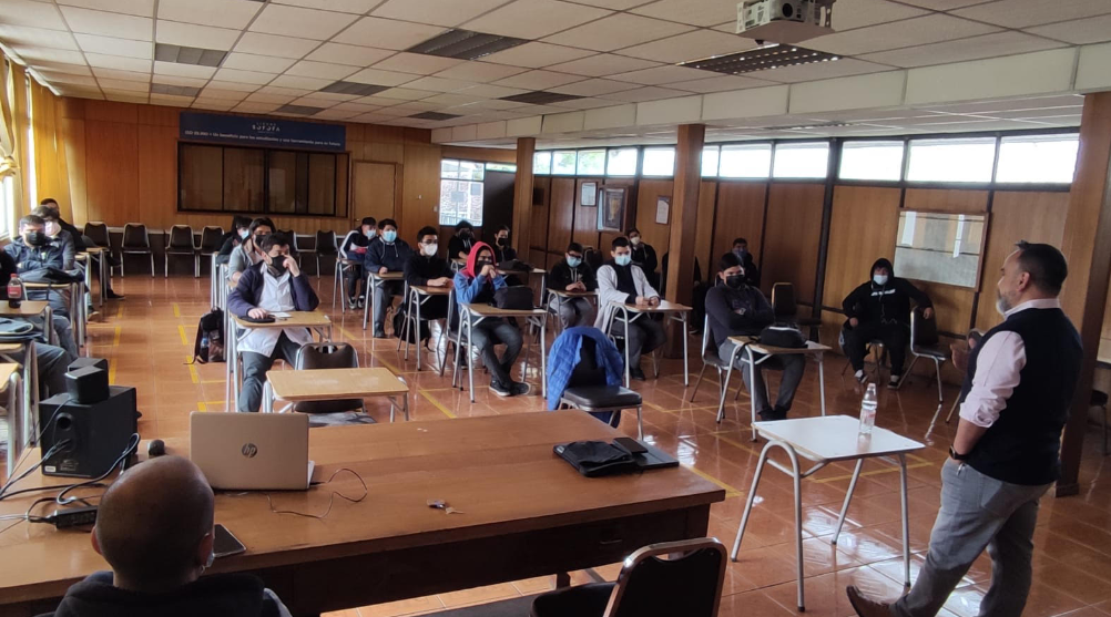Empresa 416 realiza charla para estudiantes de la Especialidad de Telecomunicaciones del Liceo Bicentenario Industrial de Electrotecnia Ramón Barros Luco