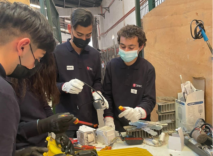 Estudiantes de cuarto medio de la Especialidad de Electricidad del Liceo Bicentenario Industrial de Electrotecnia Ramón Barros Luco participan de Alternancia en importantes empresas